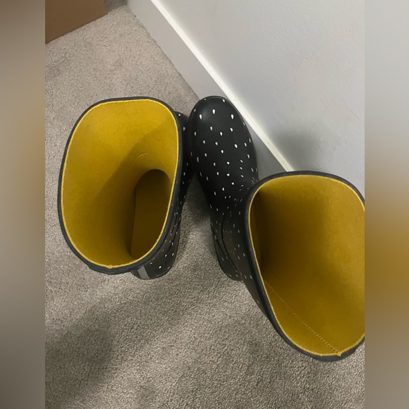 Cute polka dot dark blue almost black and raindrop white size 9 nearly new boots - Picture 10 of 12